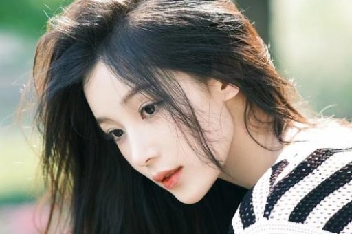 内娱开年地震！30岁网红司晓迪爆料睡遍顶流48小时反转封账号